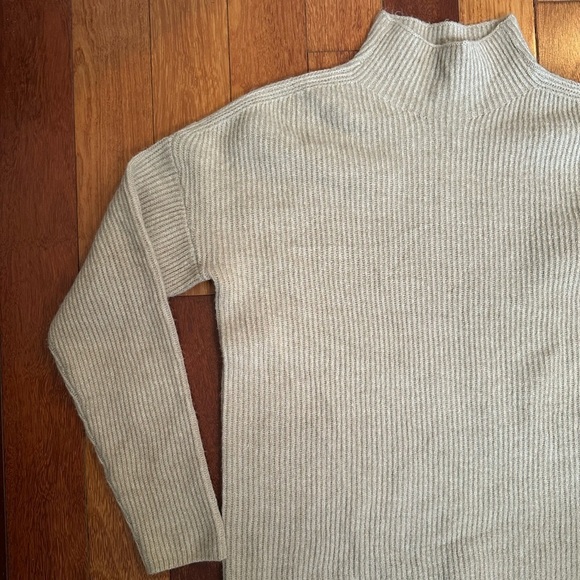 FWD | Friday Beige Ribbed Turtleneck Sweater Size Medium / Large - Picture 2 of 7